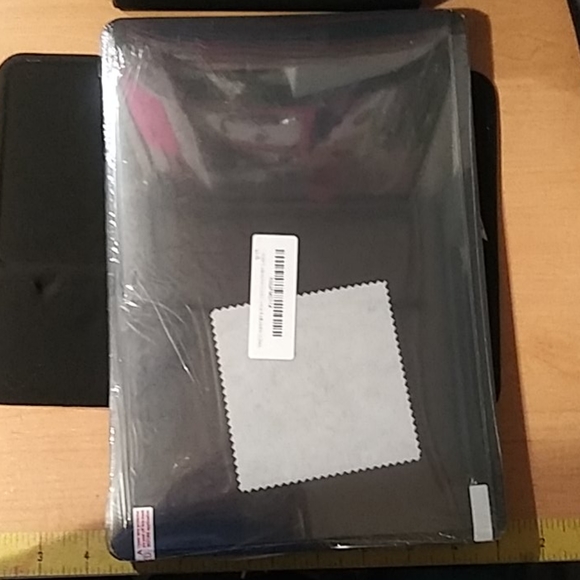 NIP Mac Book Pro 13 Hard shell case & EXTRAS - Picture 3 of 6